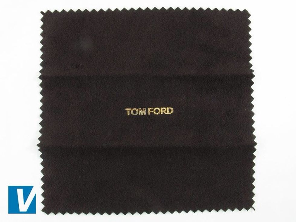 Tom Ford sunglasses are accompanied by a dust-cloth featuring the Tom Ford logo. Check that the logo is consistent with the official Tom Ford logo, and that it has a high quality finish.