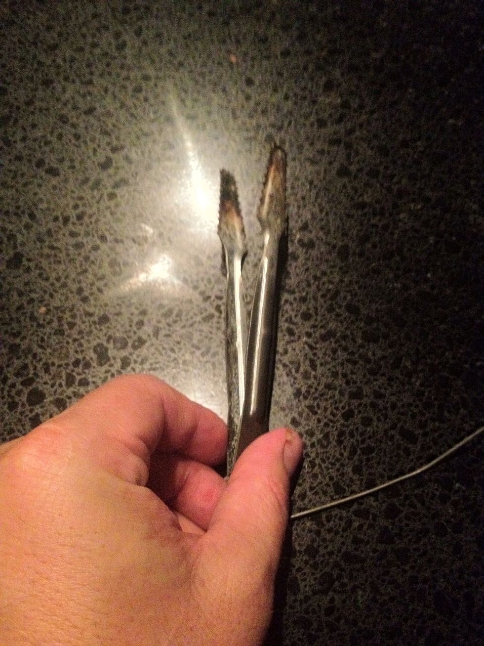 Tongs