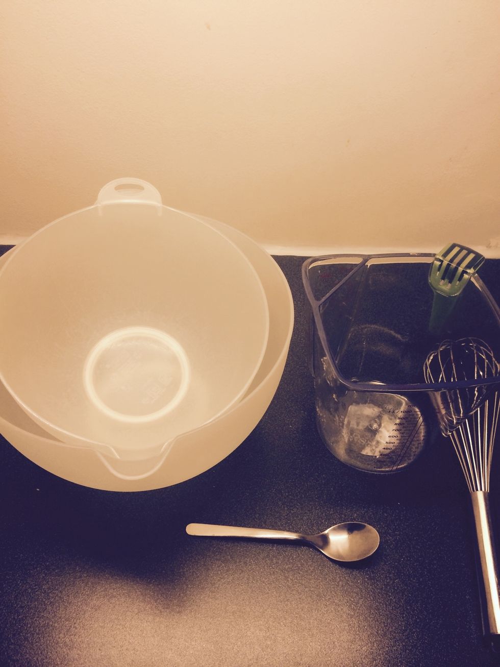 Tools: 2x bowl, whisk, measuring jug, teaspoon