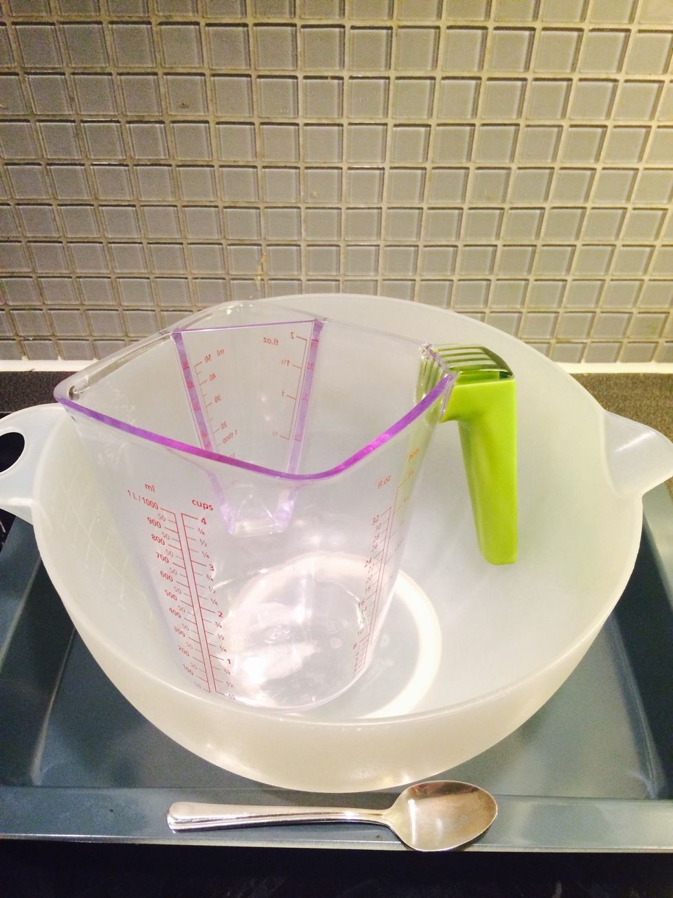 Tools: bowl, baking tray, teaspoon, measuring jug.