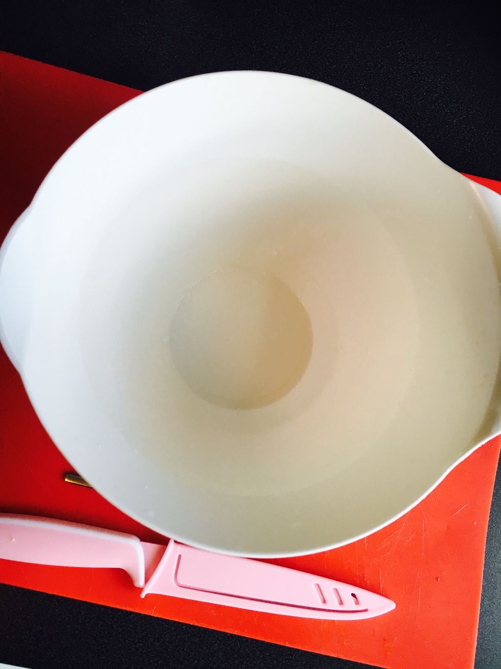 Tools: bowl, chopping knife, teaspoon, chopping board