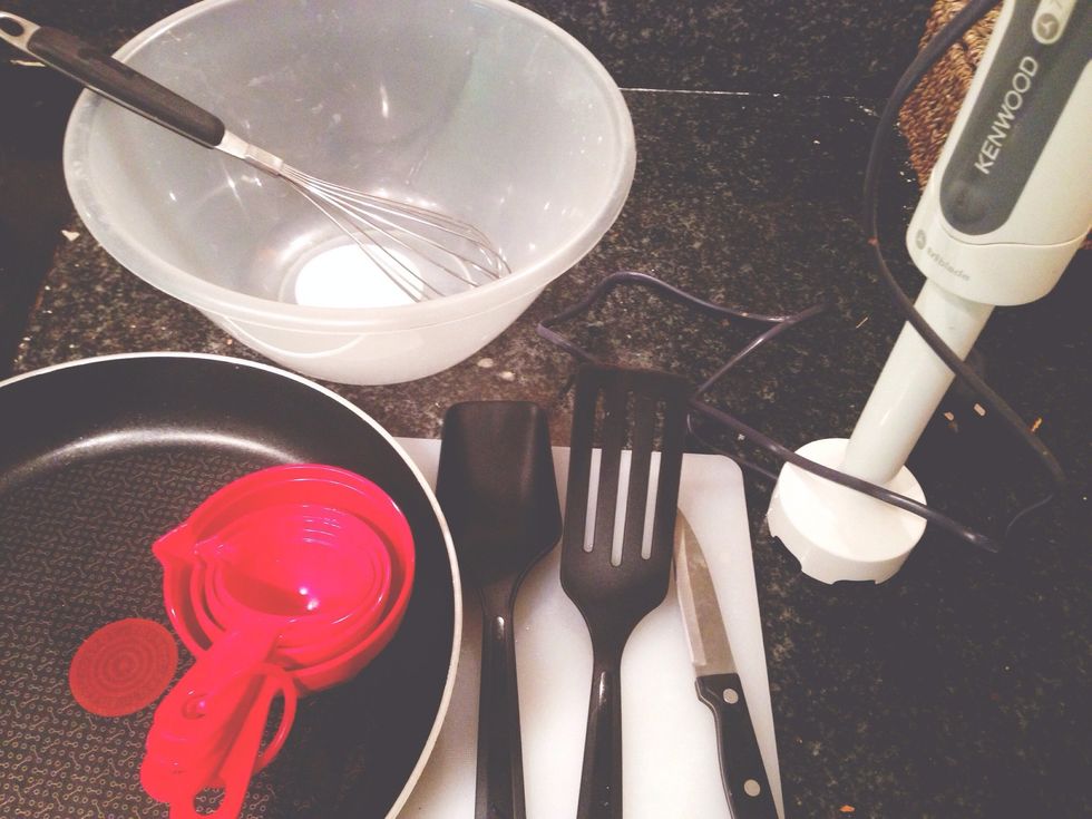 Tools: bowl, spatula, chopping board, chopping knife, whisk, ladle, non-stick pan, hand mixer, measuring cups