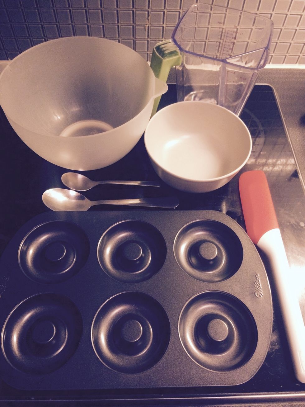 Tools: bowl, spatula, teaspoon, tablespoon, measuring jug, doughnut tray (Non-stick), bowl for egg white