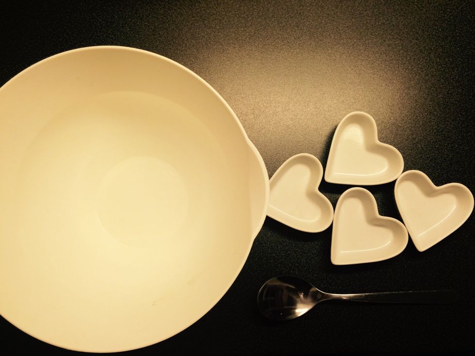Tools: bowl, tablespoon, tins (I used 8 tins: 4 with white chocolate and 4 with dark chocolate).