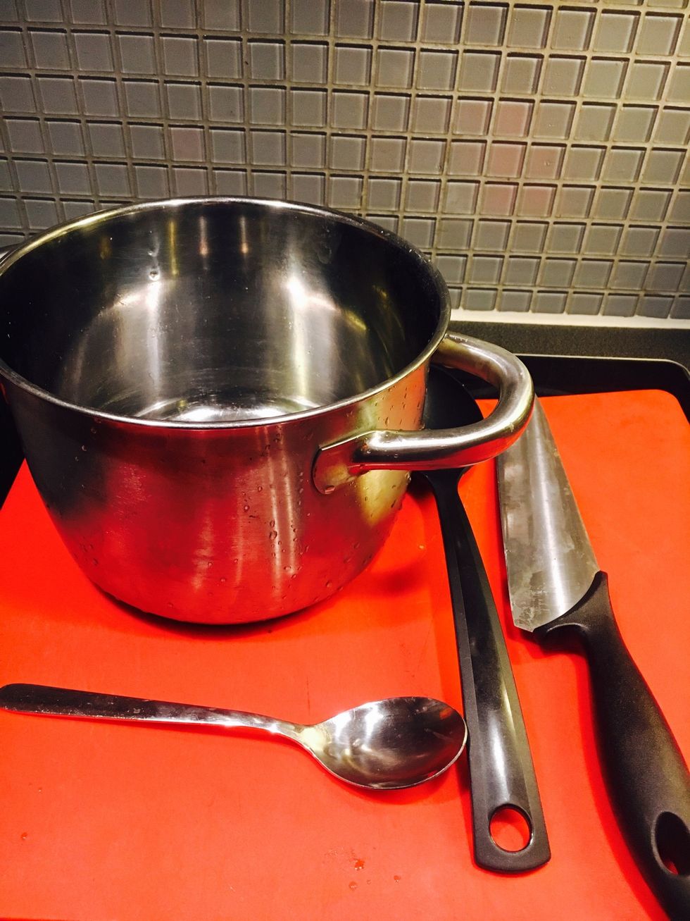 Tools: chopping board, knife, spatula, tablespoon, broiler