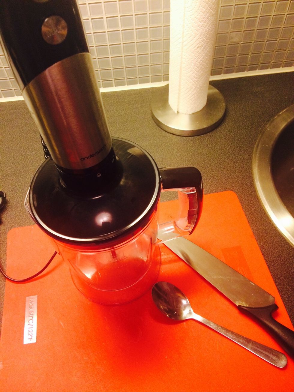 Tools: chopping board, knife, tablespoon, blender