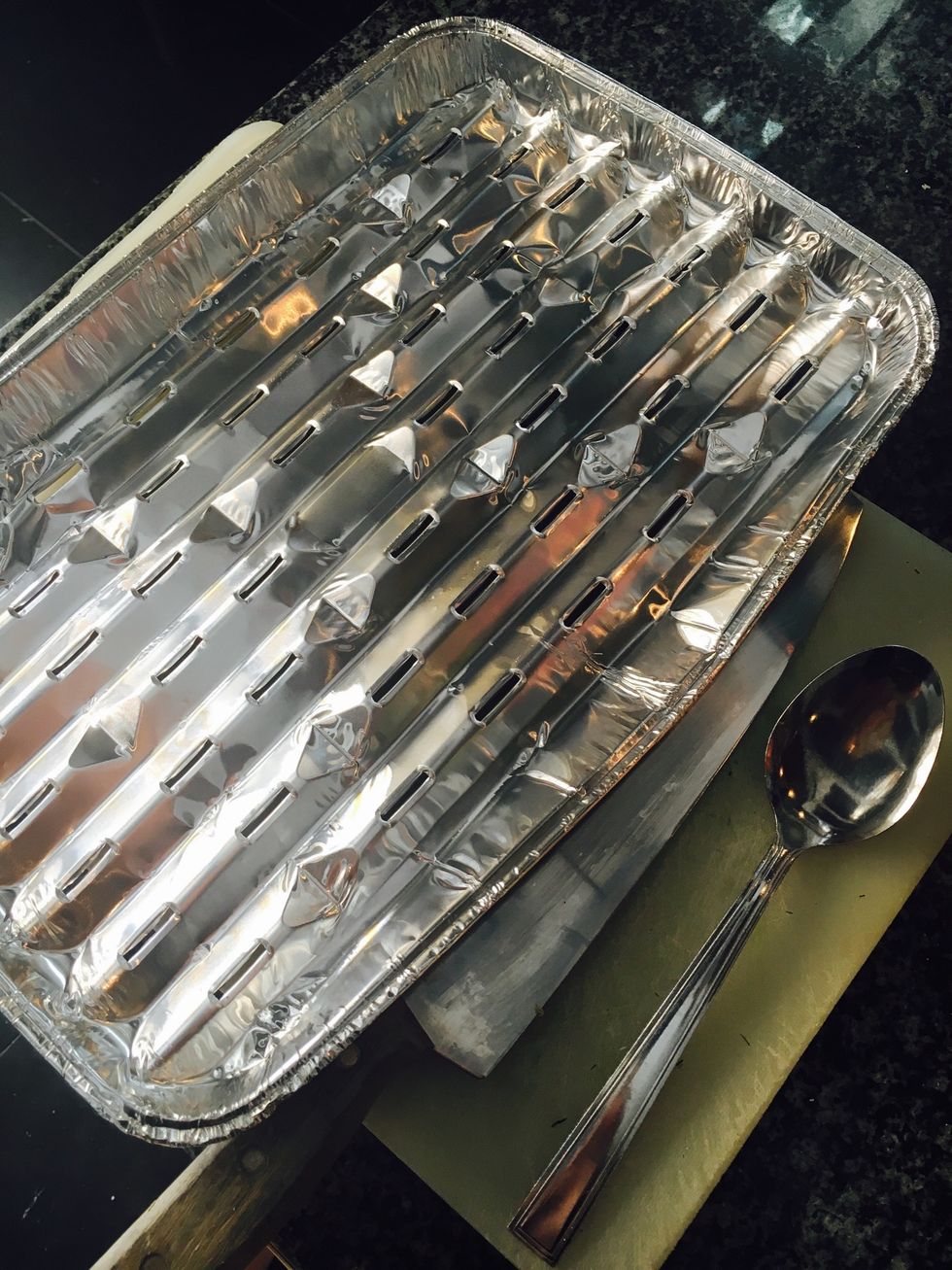 Tools: chopping board, knife, tablespoon, grill-tray/form (you can use a griddle pan instead of a grill, if so you won't need these)