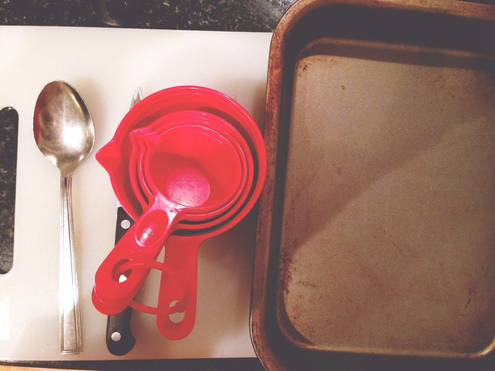 Tools: chopping knife, tablespoon, measuring cups, baking tray