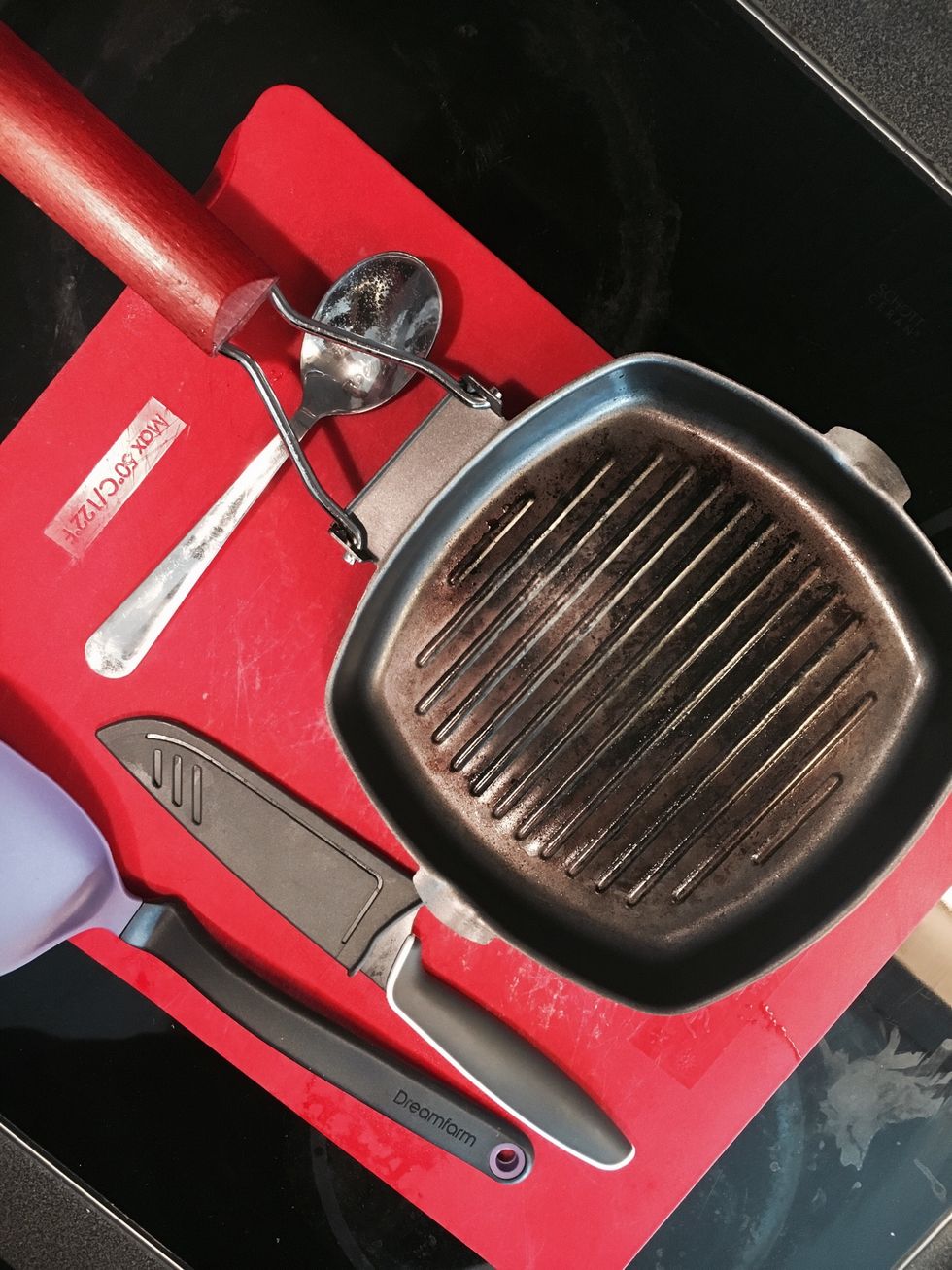 Tools: griddle pan, spatula, knife, tablespoon, chopping board