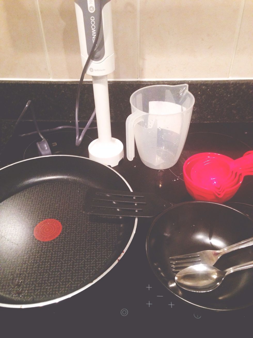 Tools: hand mixer, spatula, non-stick pan, measuring cups, fork, bowl, spoon, measuring jug