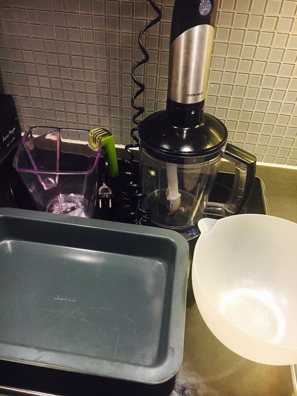 Tools: measuring jug/cups, baking tray, baking paper, bowl, tablespoon, teaspoon, blender