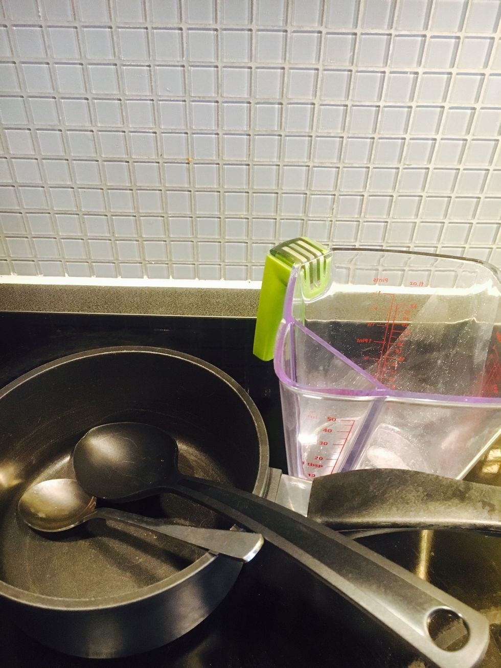 Tools: measuring jug, tablespoon, teaspoon, ladle, casserole