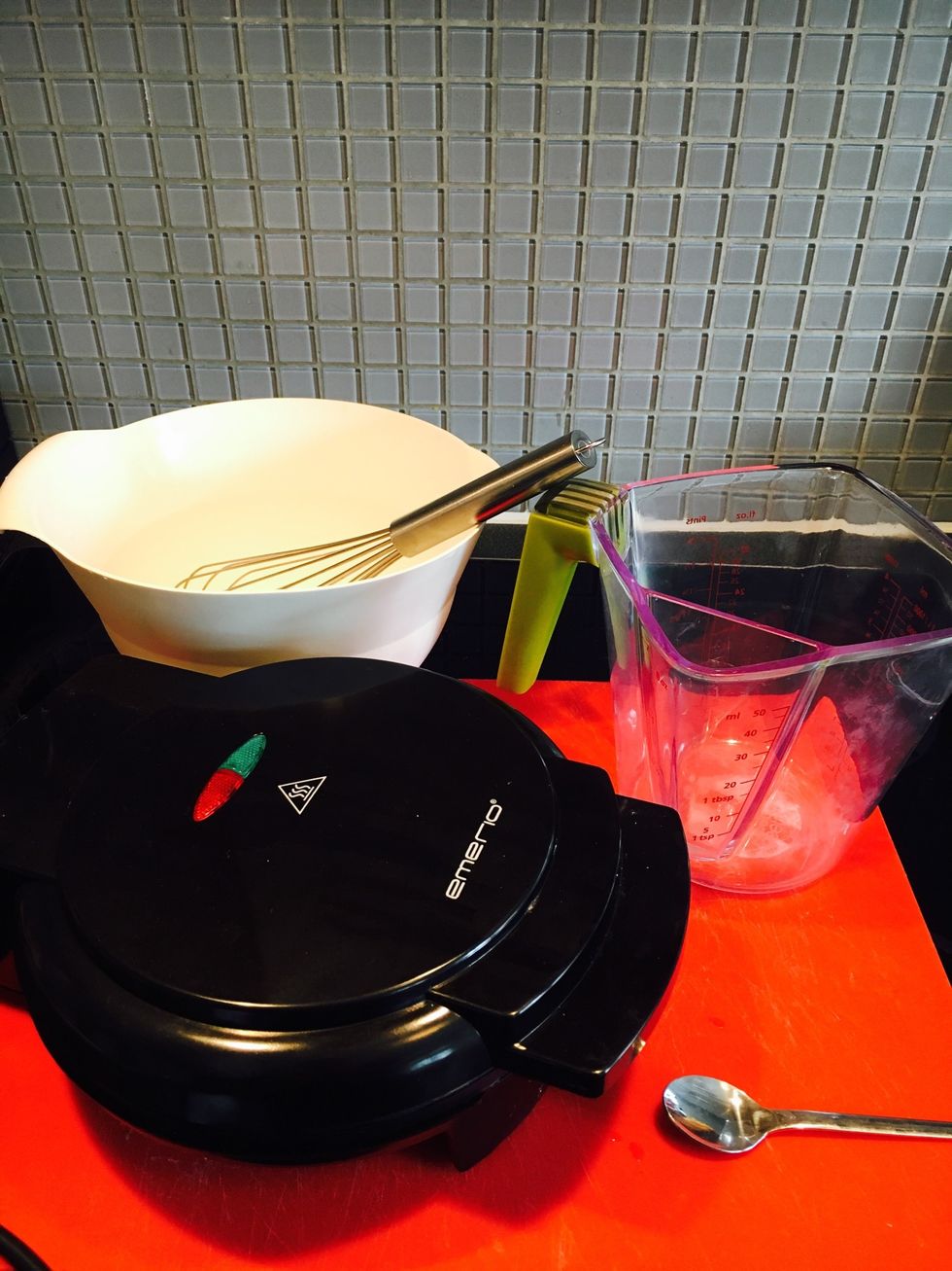 Tools: measuring jug, teaspoon, tablespoon, bowl,whisk, waffle iron
