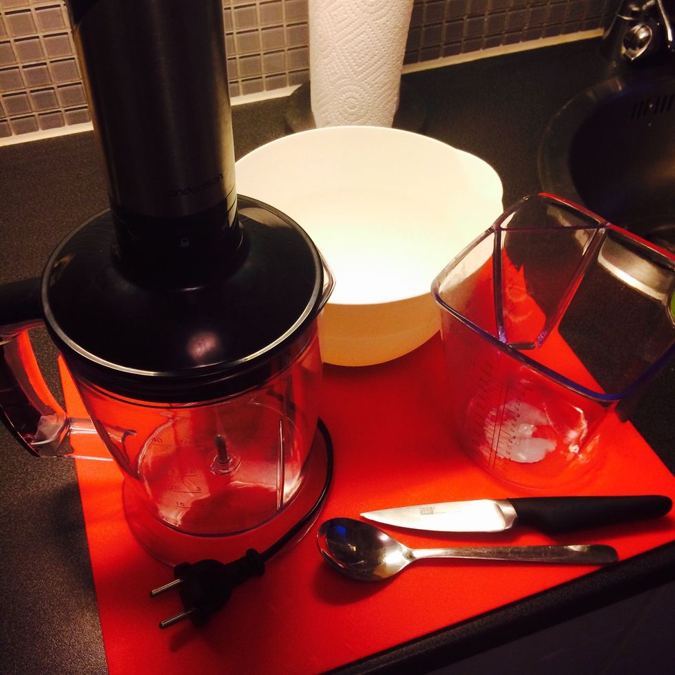 Tools: mixer, knife, chopping board, tablespoon, measuring jug, bowl