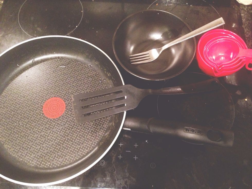 Tools: Non-stick pan Spatula Fork Tablespoon Teaspoon Measuring cups Bowl