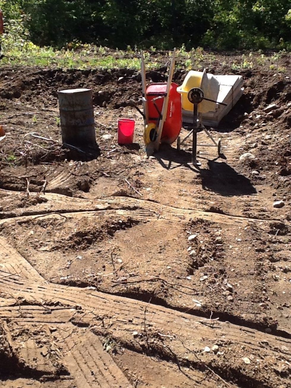 Tools to mix mortar for the cinder blocks