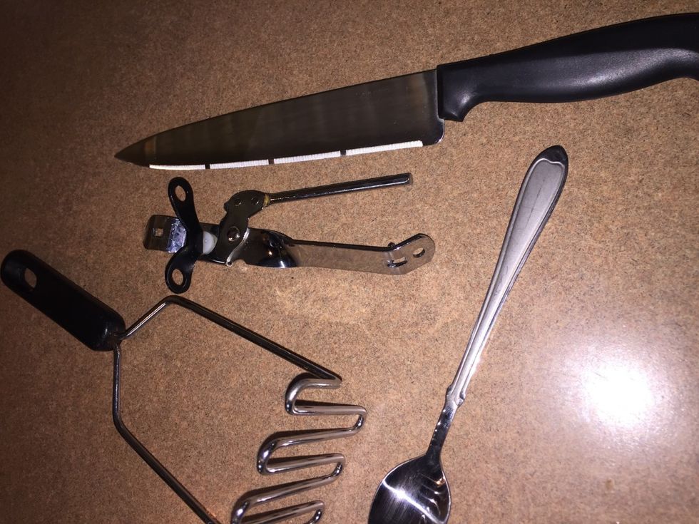 Tools used: Chef's Kinfe, Can opener, Masher, Spoon, Bowls