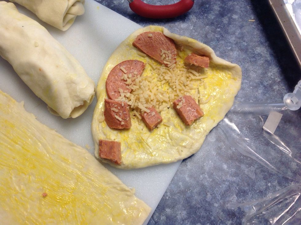 Top pepperoni with half of the cheese mixture .