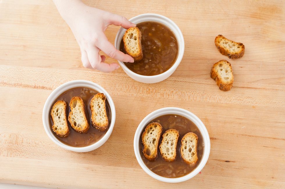 Top soup with a few baguette slices each.