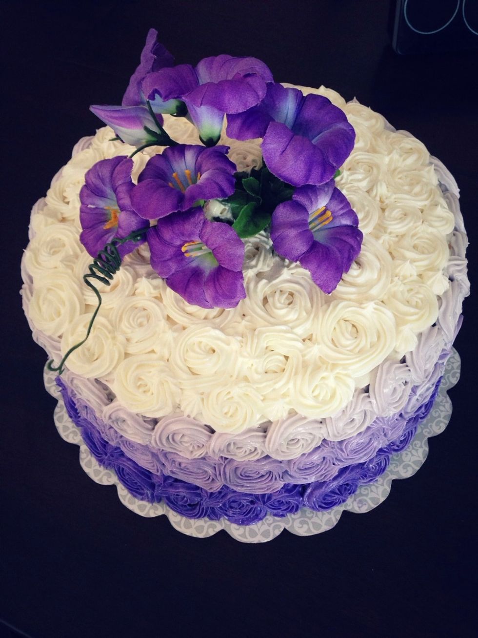 Top the cake with a bunch of pretty flowers that go with the colour palette.