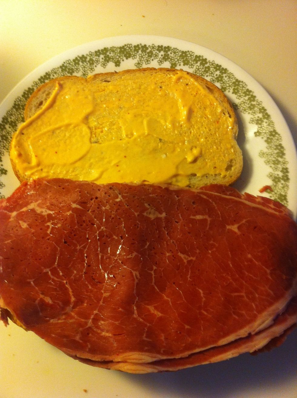 Top with about 4 generous slices of corned beef
