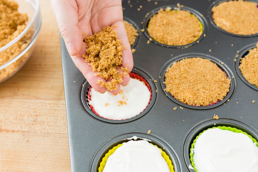 Top with graham cracker crumbs.