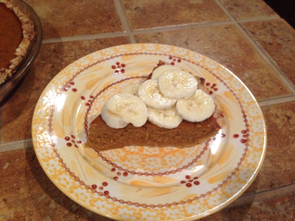 Top with sliced bananas.