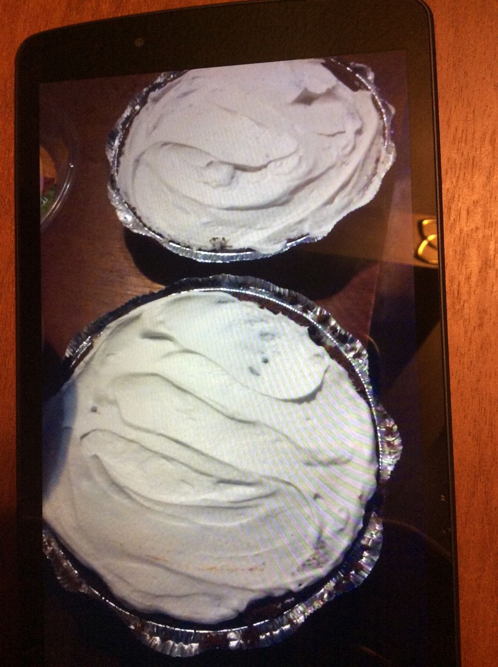 Top with the remaining nondairy whipped topping.