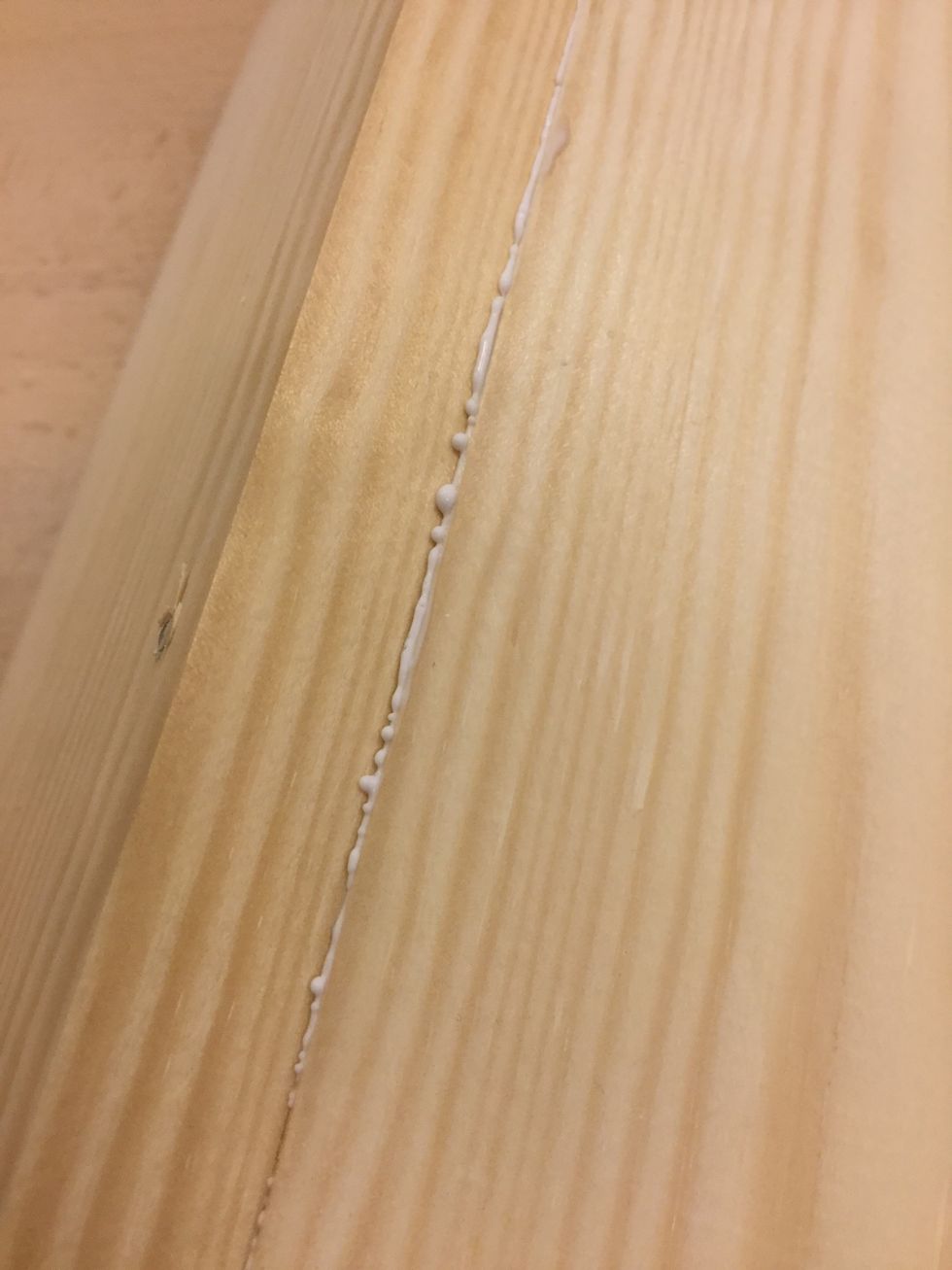 Torka bort limmet som kommit utanf\u00f6r!