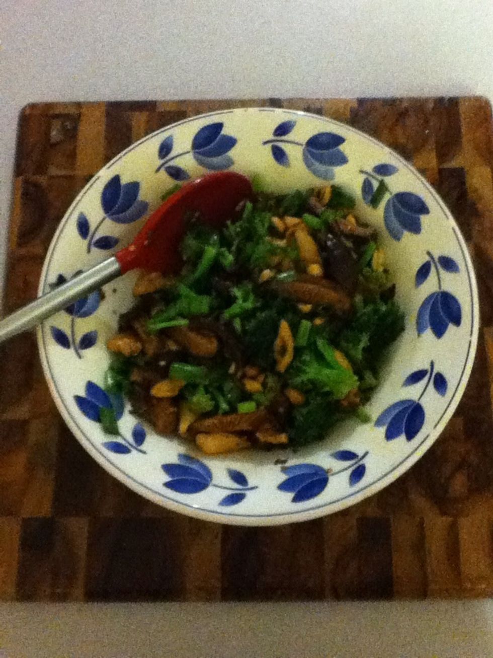 Toss everything together in the serving bowl with the green onions.