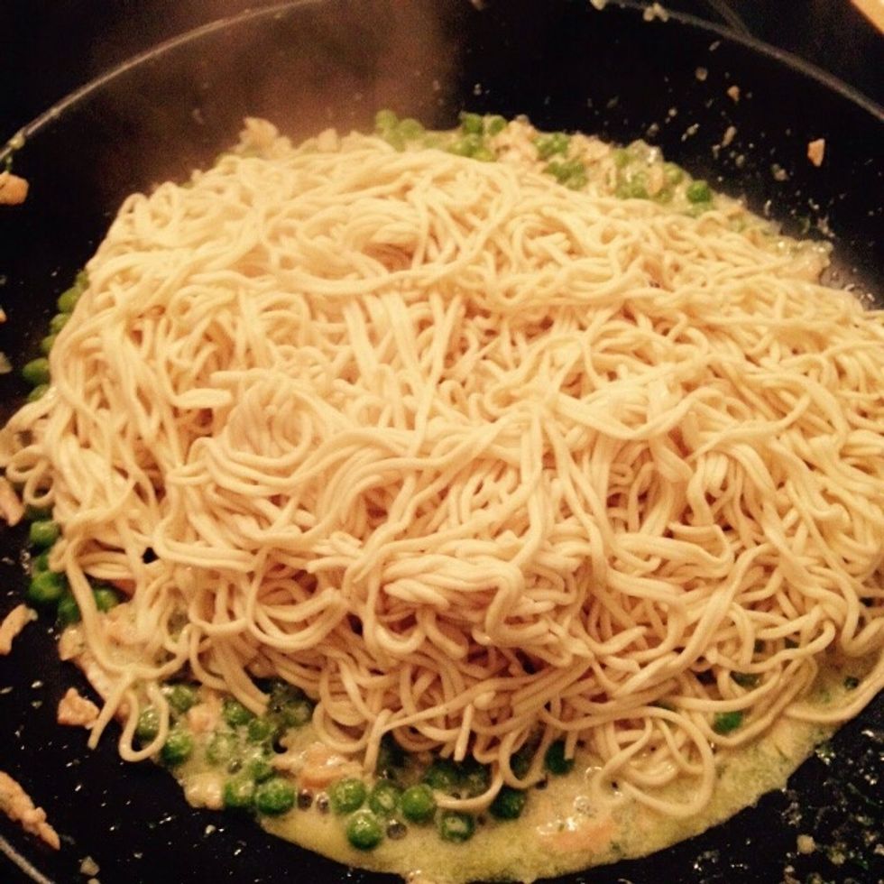 Toss in the boiled tagliolini, if you want to make them yourself you can find the recipe among my other guides