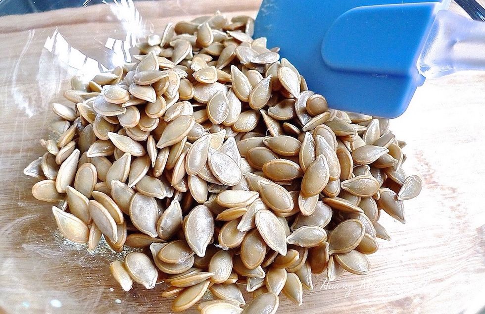 Toss the pumpkin seeds in the melted butter, worcestershire sauce, garlic salt and garlic powder to mix well.