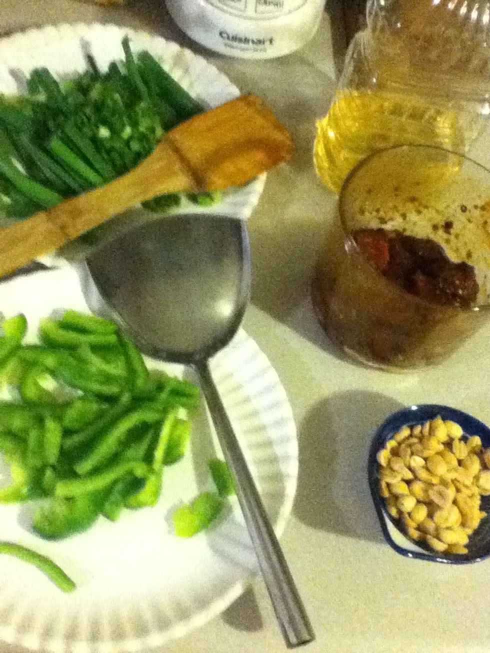 Toss the sliced meat with the sauce in a bowl and assemble everything in a nice mise en place like this one yonder. Things are about to get really intense in here.