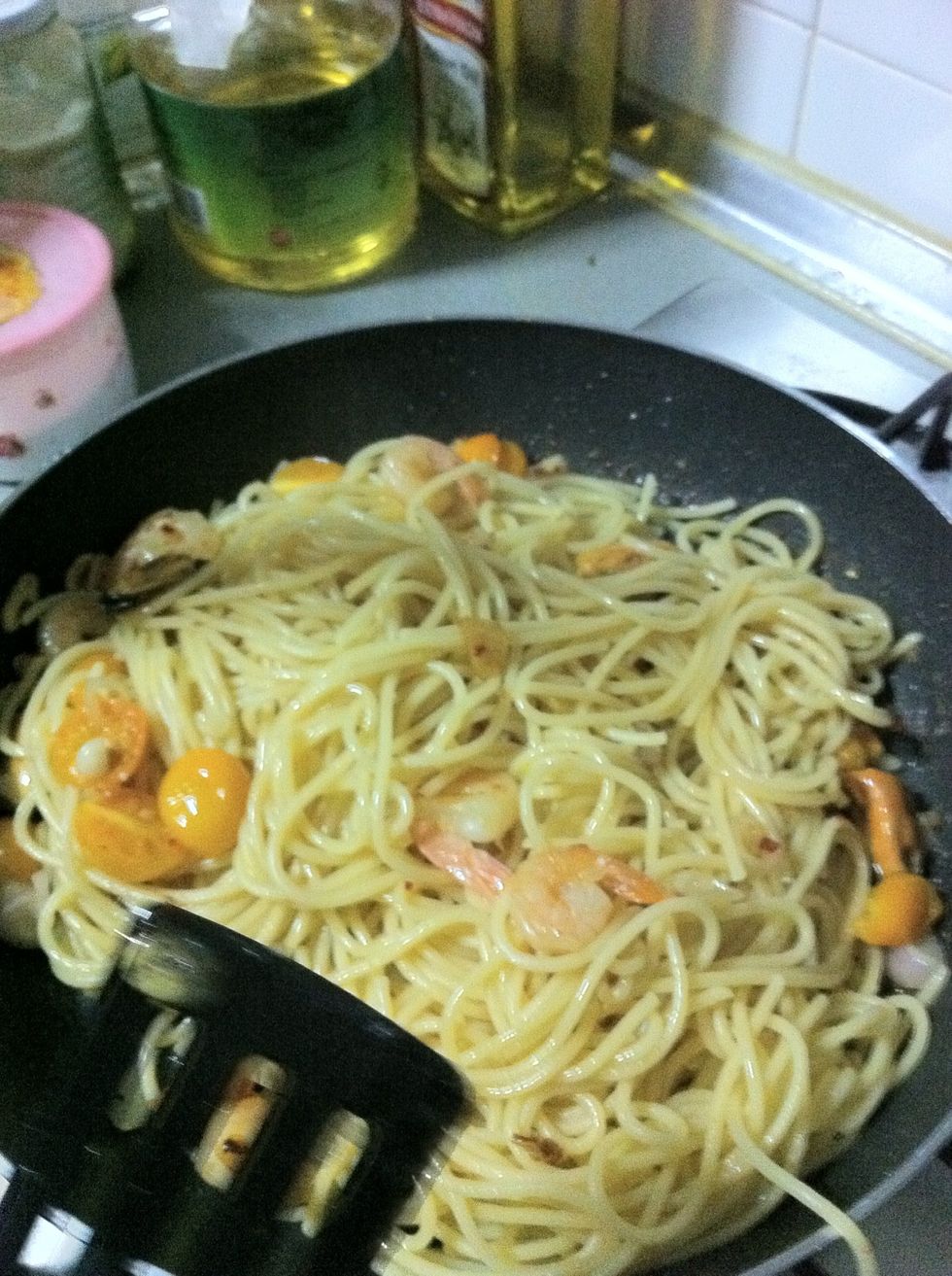 Toss. There you have it... Seafood Aglio Olio Pasta. Enjoy! \ud83d\udc4d\ud83d\ude0a
