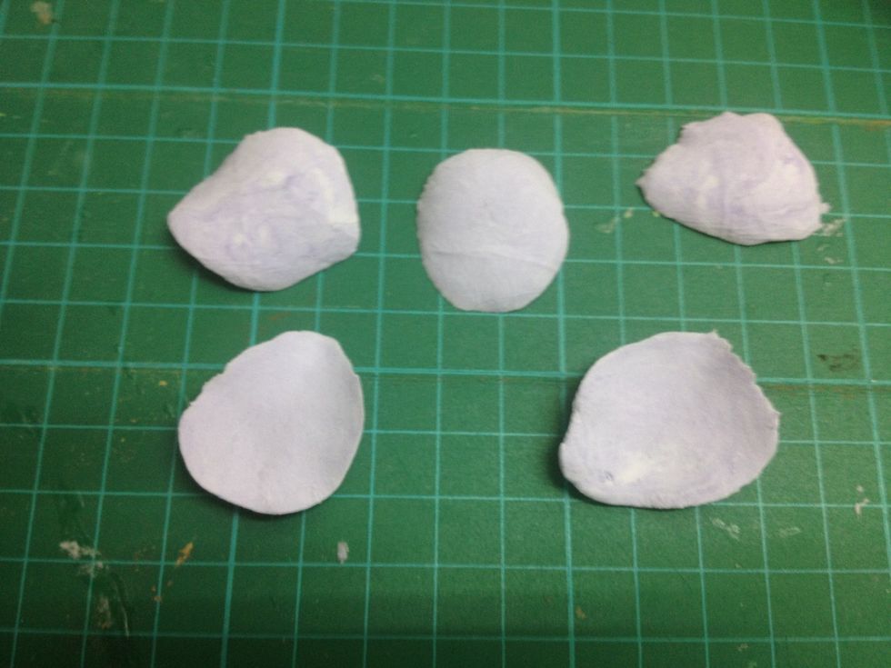 - Total make 5 petals.