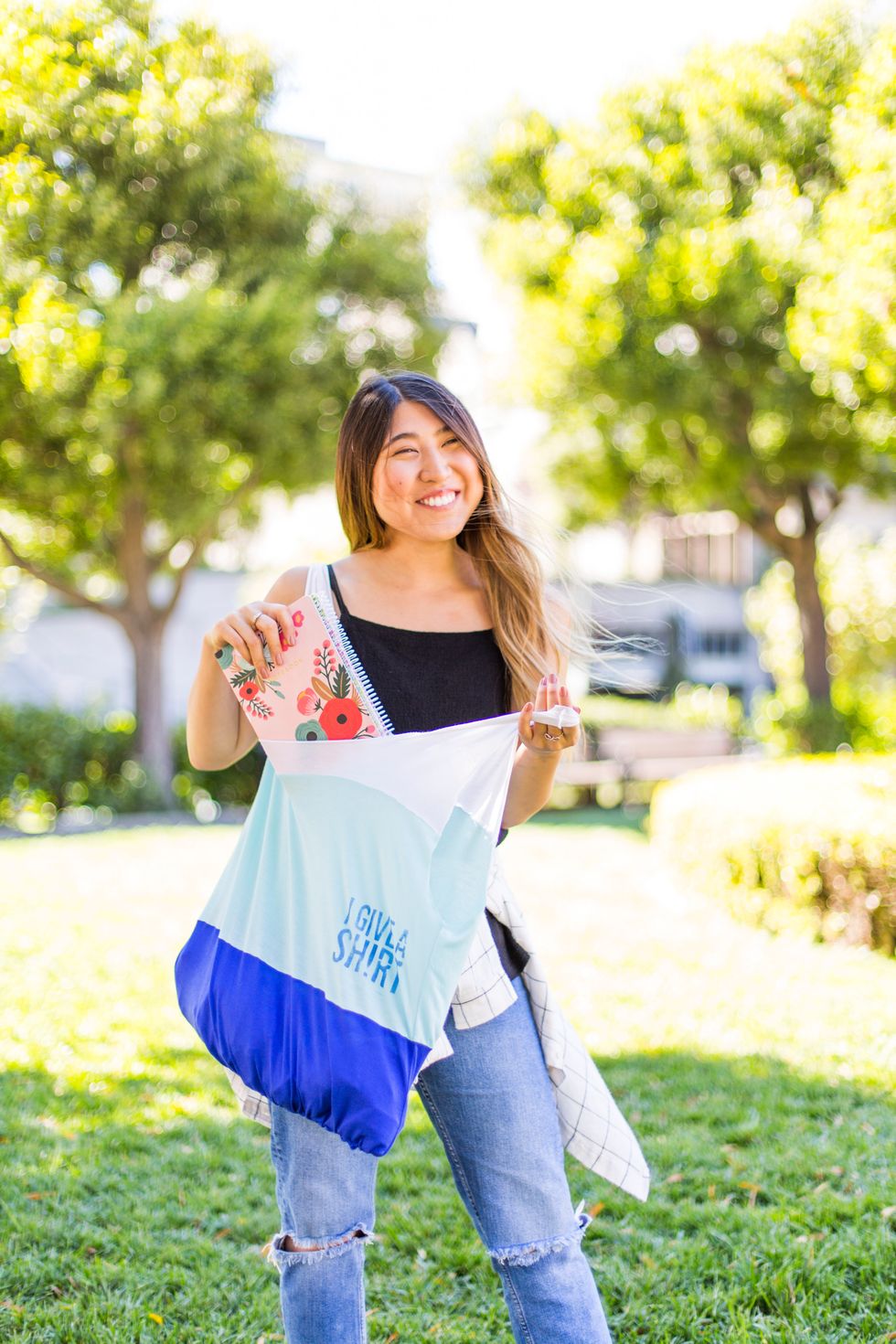 Tote bags are useful items to have on you at all times. Bring this no-sew tote out on your casual days to the grocery store or roll it up and tuck it into your purse for a day out on the town.