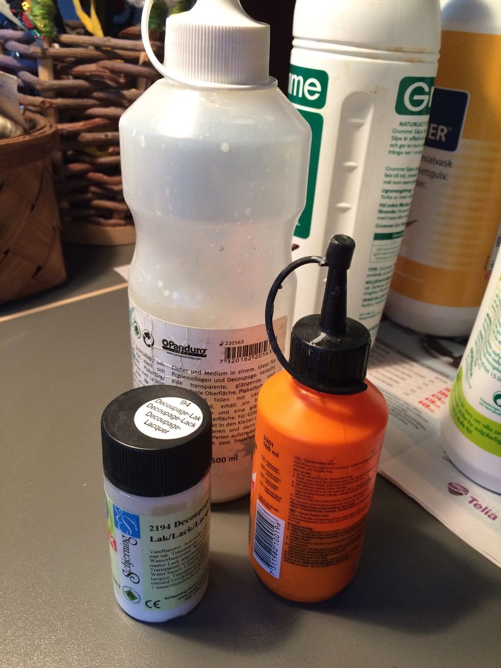 Tr\u00e4lim eller decupagelack.