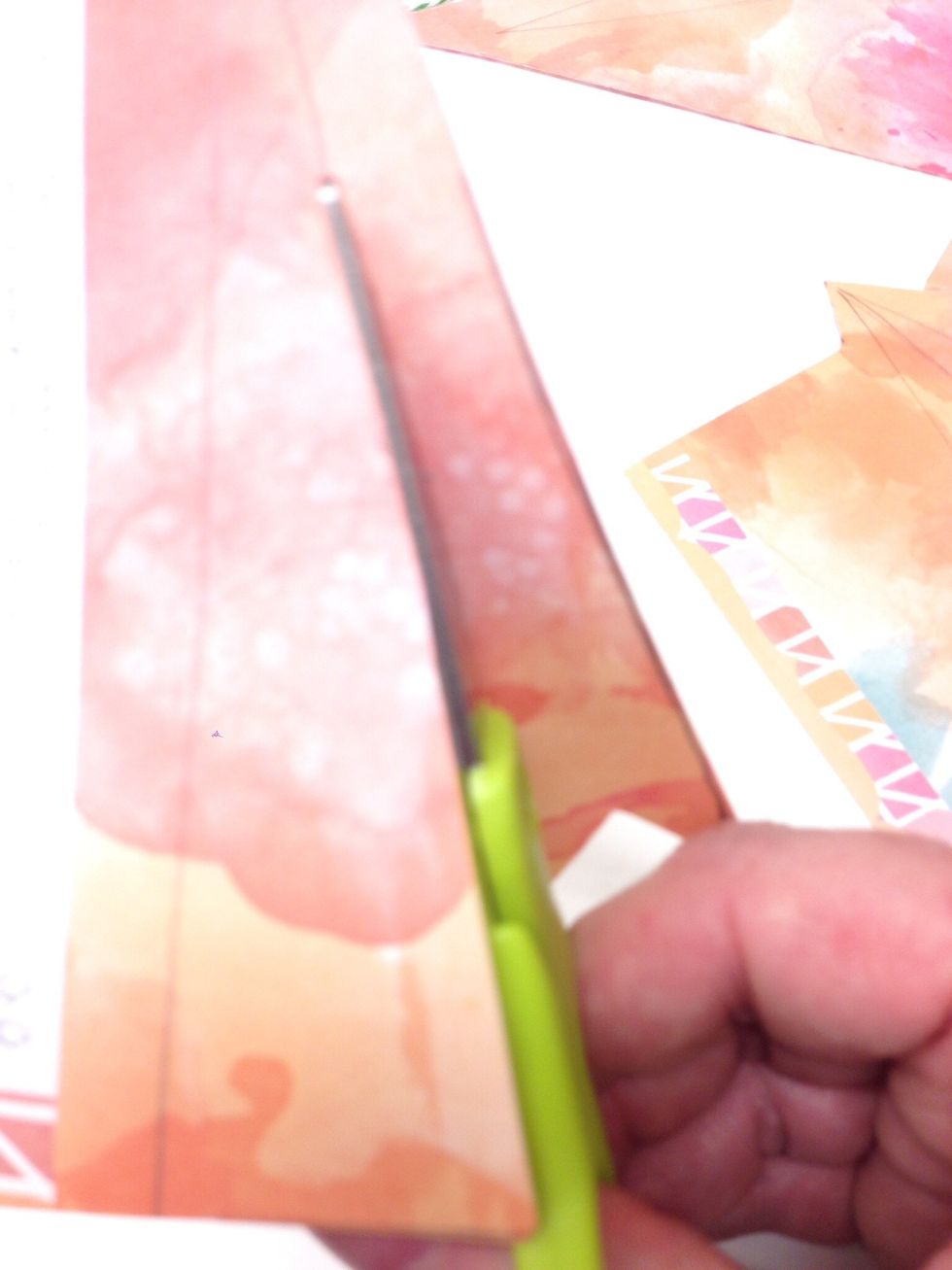 Trace and cut out 5 carrots.