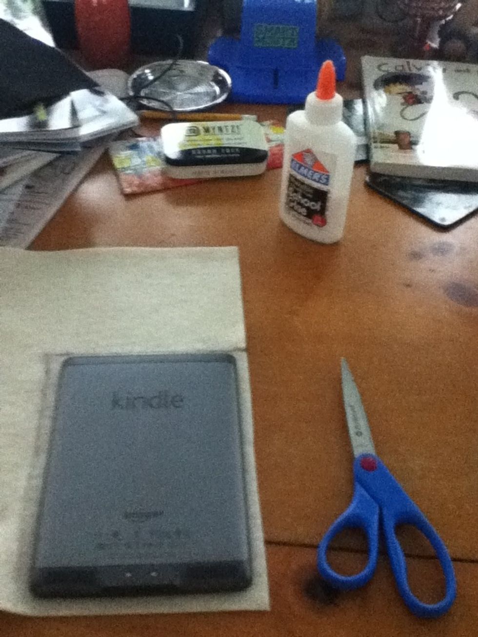 Trace around the kindle on the flesh colored felt, leaving some room to sew. Then cut it out