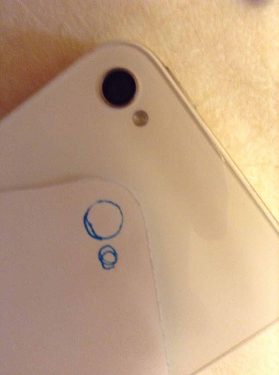 Trace the camera and the flash