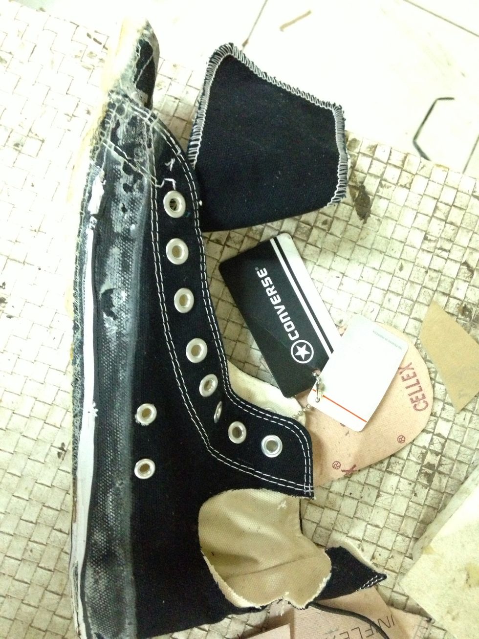 Trace the pattern from the separated shoes and then remove the logo, mine was a litle hard to peel so i cut it out \ud83d\ude1c