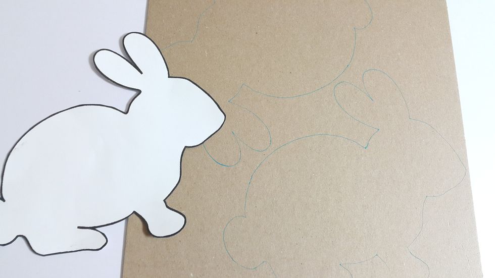 Trace twice the rabbit template on a piece of chipboard