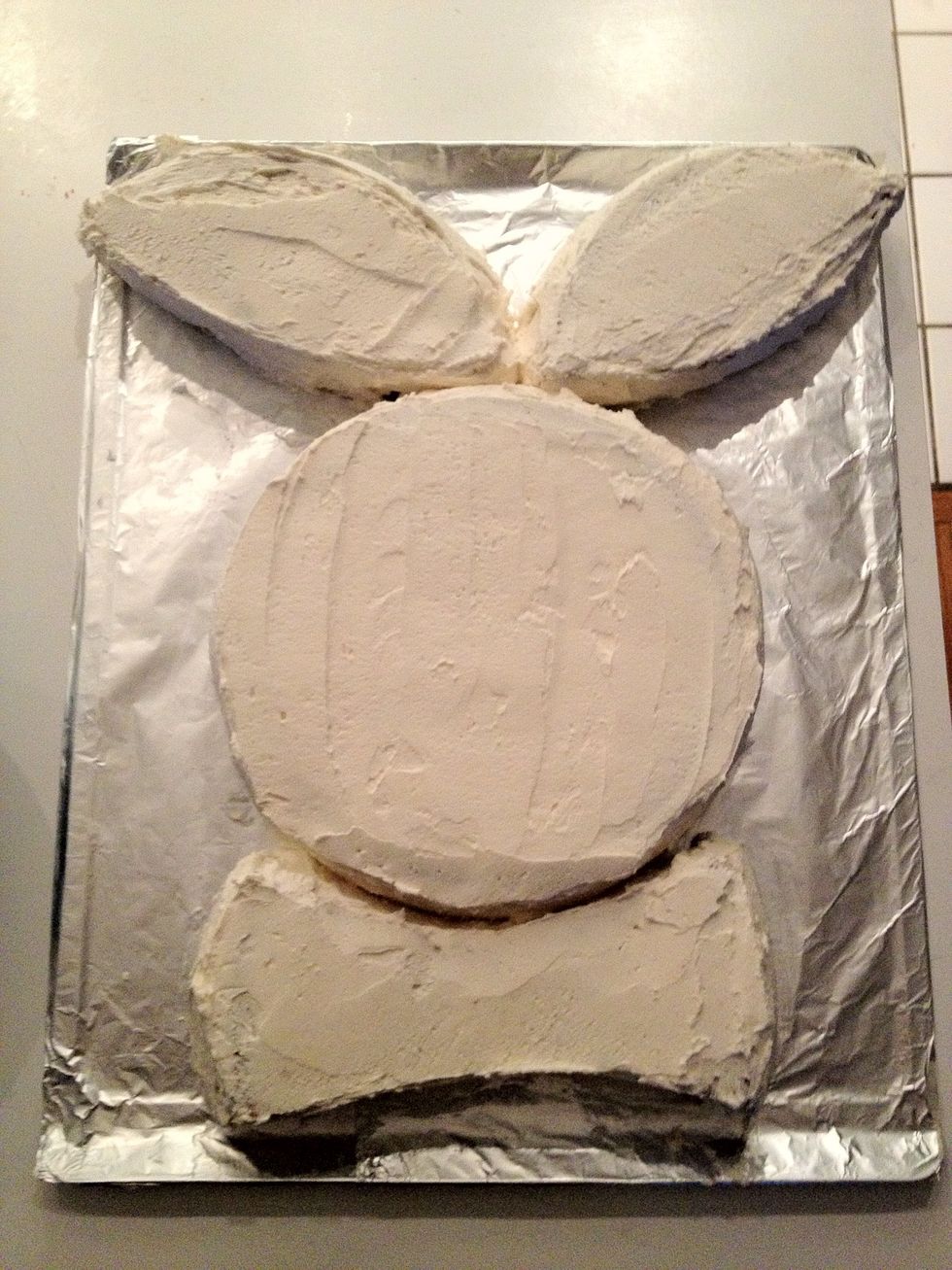 Transfer iced ears and bow tie to foil and arrange around the face