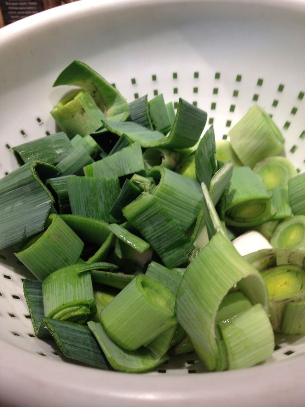Transfer leeks to the colander as you work