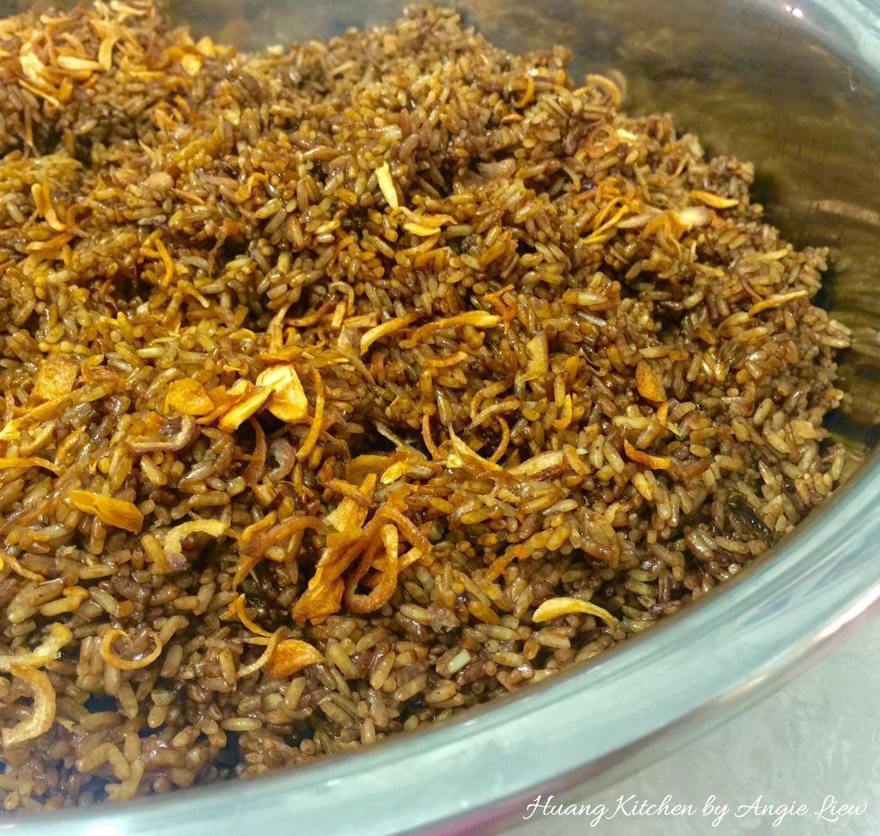 Transfer to a tray and sprinkle with some fried shallot. Then set aside. And we're ready to wrap the dumplings!