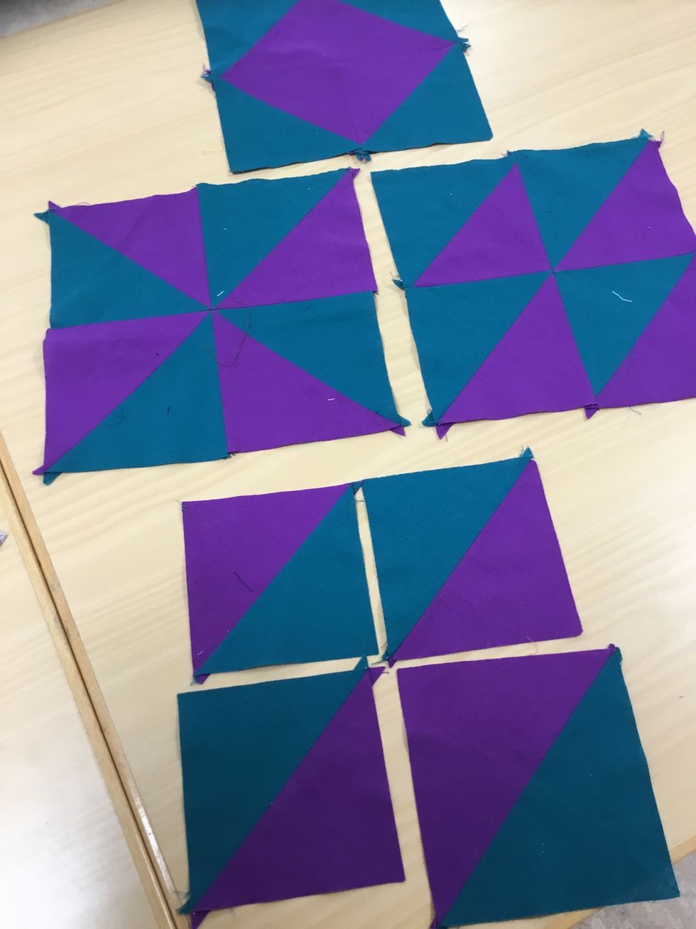 Trianglar ihopsydda till kvadrater.