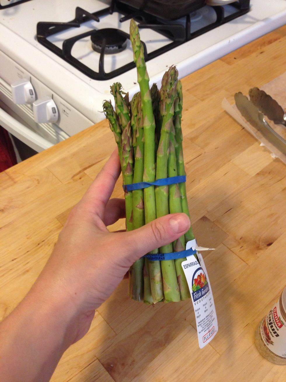 Trim the asparagus ends. Most of the time I've eaten them, they as slightly harder and less tasty. Now wash the asparagus really well.