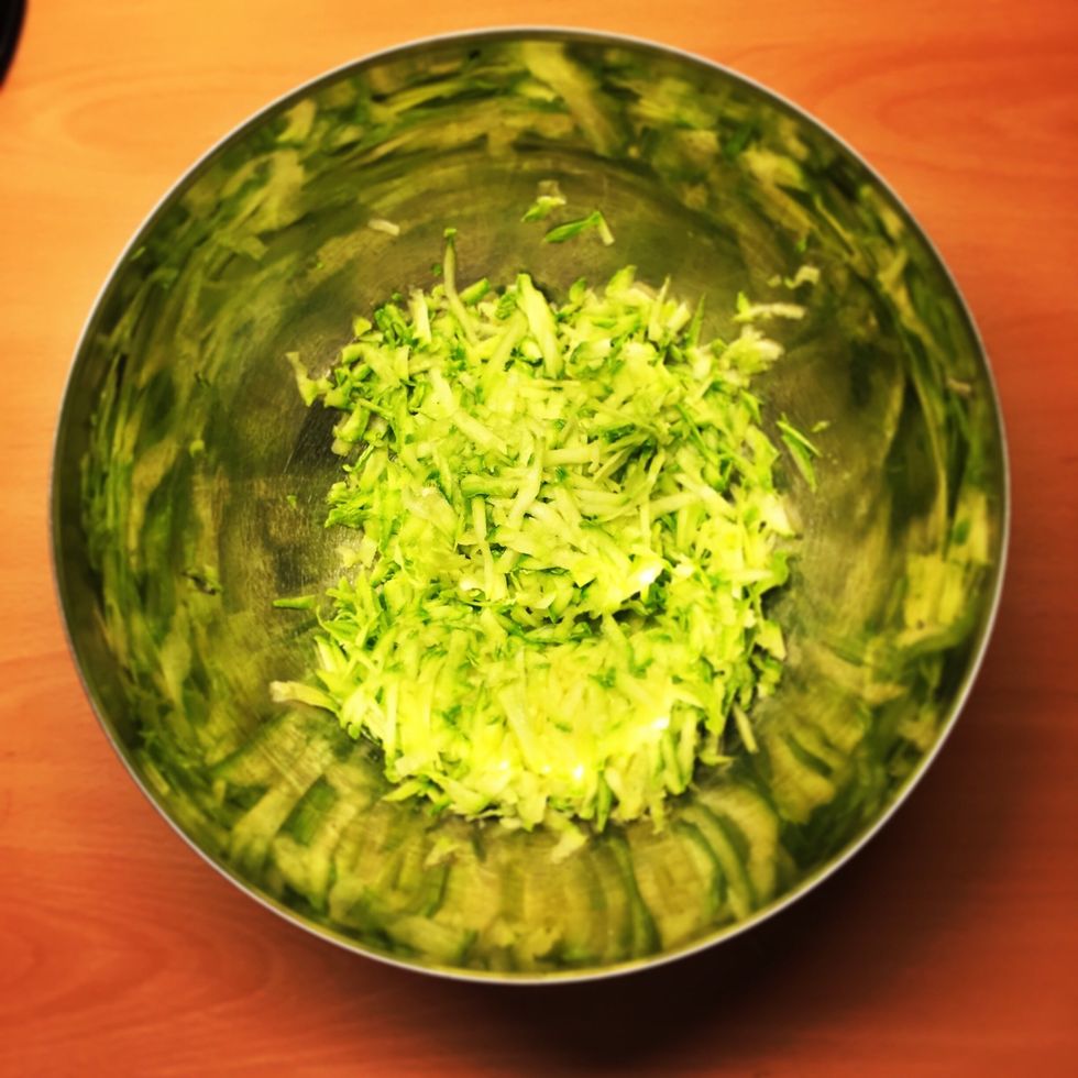 Trim zucchini in a bowl