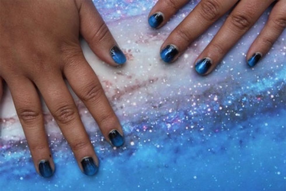 Try it in several colors! Once done, don't forget to take a photo that Steve Jobs would be proud of ;)