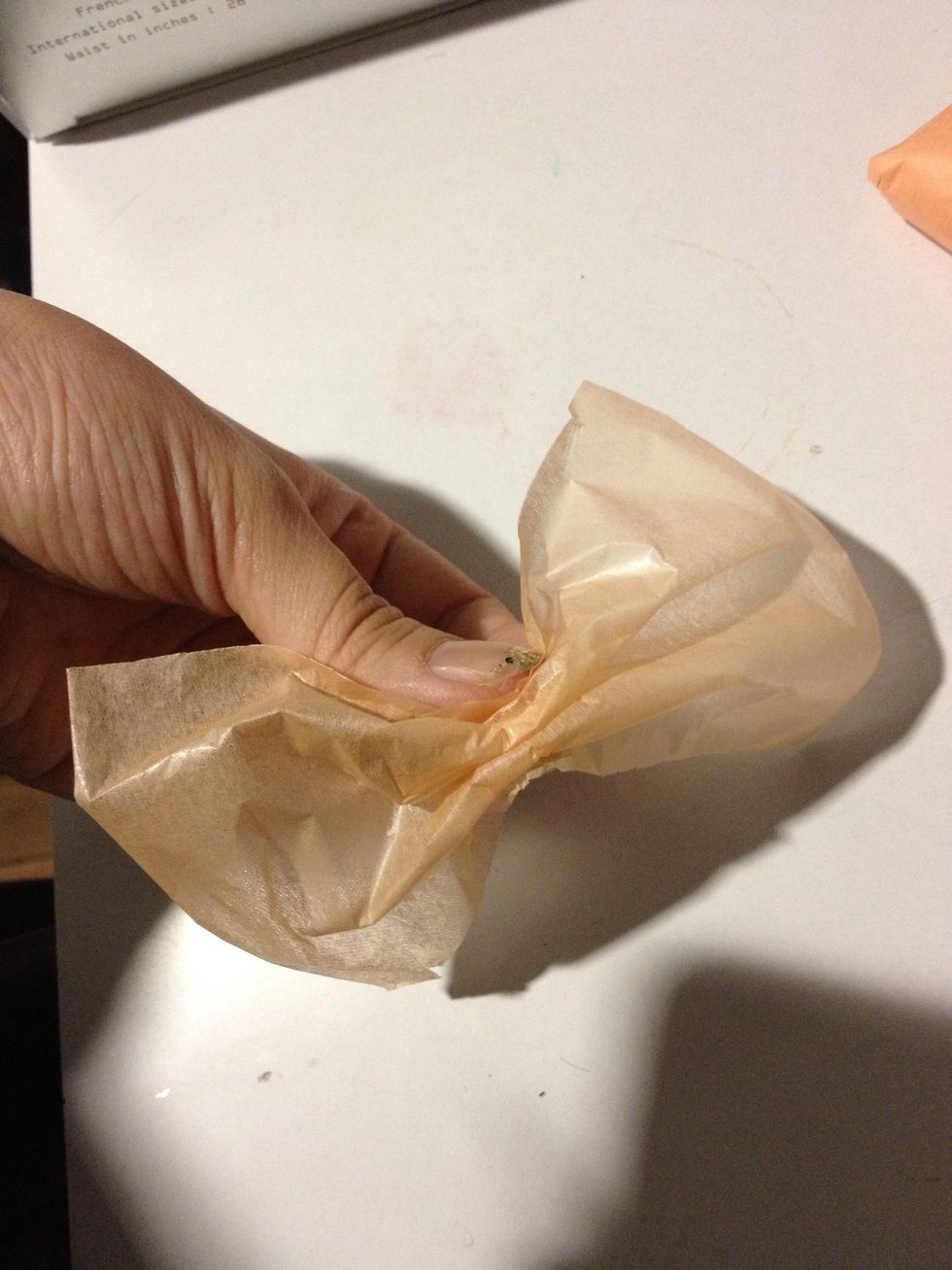 Try to squeeze the centre part to create ribbon like, just squeeze it, doesn't need to b neat